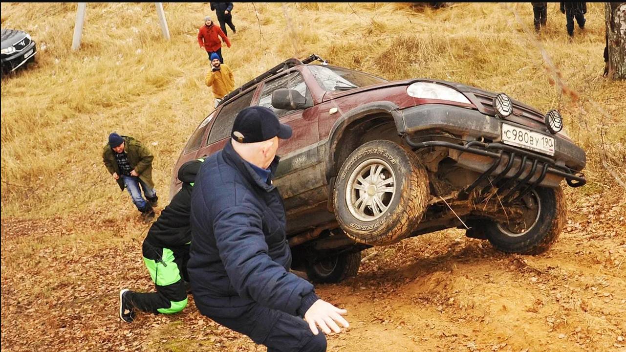 Ушатали Ниву... Чем Автоматическая коробка превосходит Механику на бездорожье? АКПП против МКПП смотреть онлайн