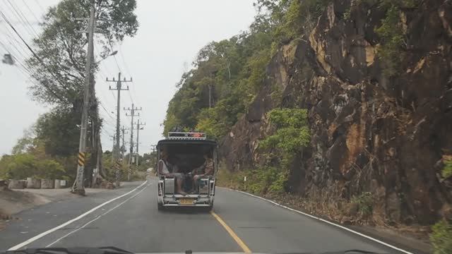 Дорога на острове Чанг в Таиланде (на машине). смотреть онлайн