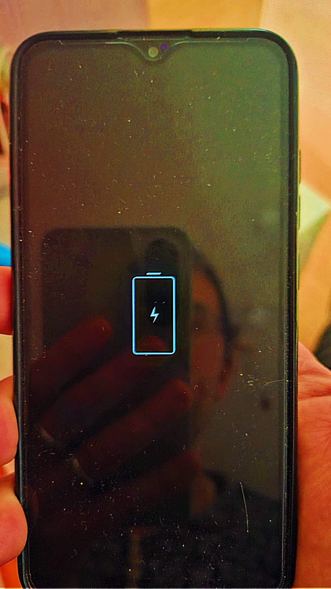 Подскажите, что делать ❔ Если телефон показывает это 🔋⚡ смотреть онлайн