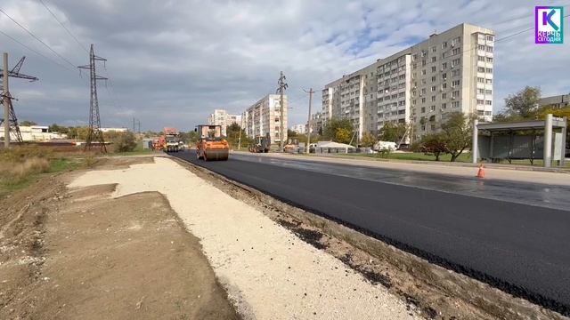 На Индустриальном шоссе укладывают новое покрытие смотреть онлайн