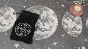 Деньги. Повышение доходов. Гадание на рунах. Ведьмины руны