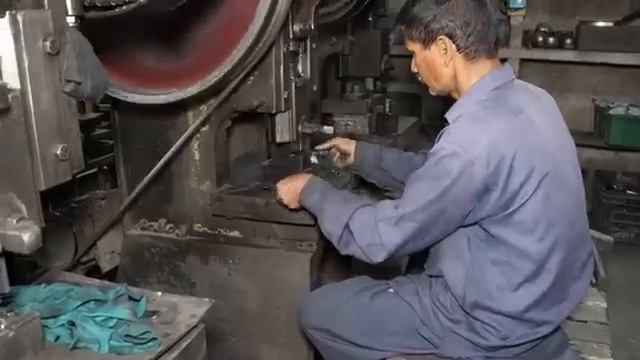 Массовое производство вилок смотреть онлайн