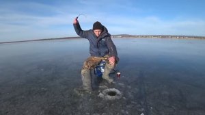 Рыбалка на окуня по первому льду!