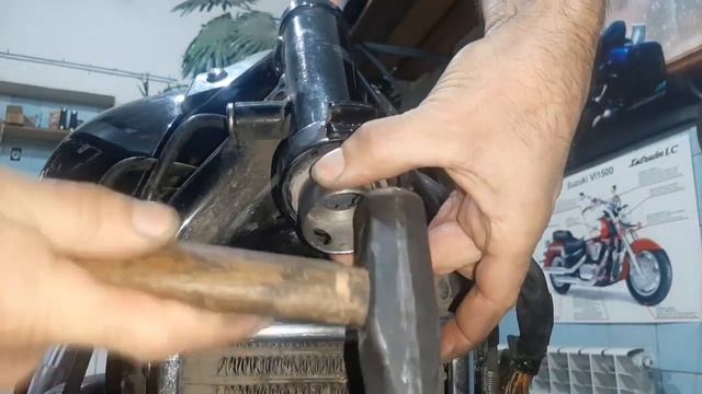 Замена подшипника рулевой колонки на Suzuki Intruder 1500  Часть 2