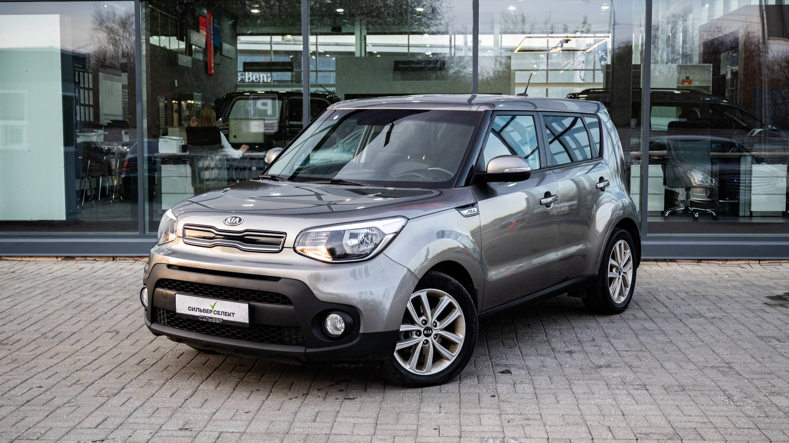 KIA Soul Перлам-серебристый смотреть онлайн