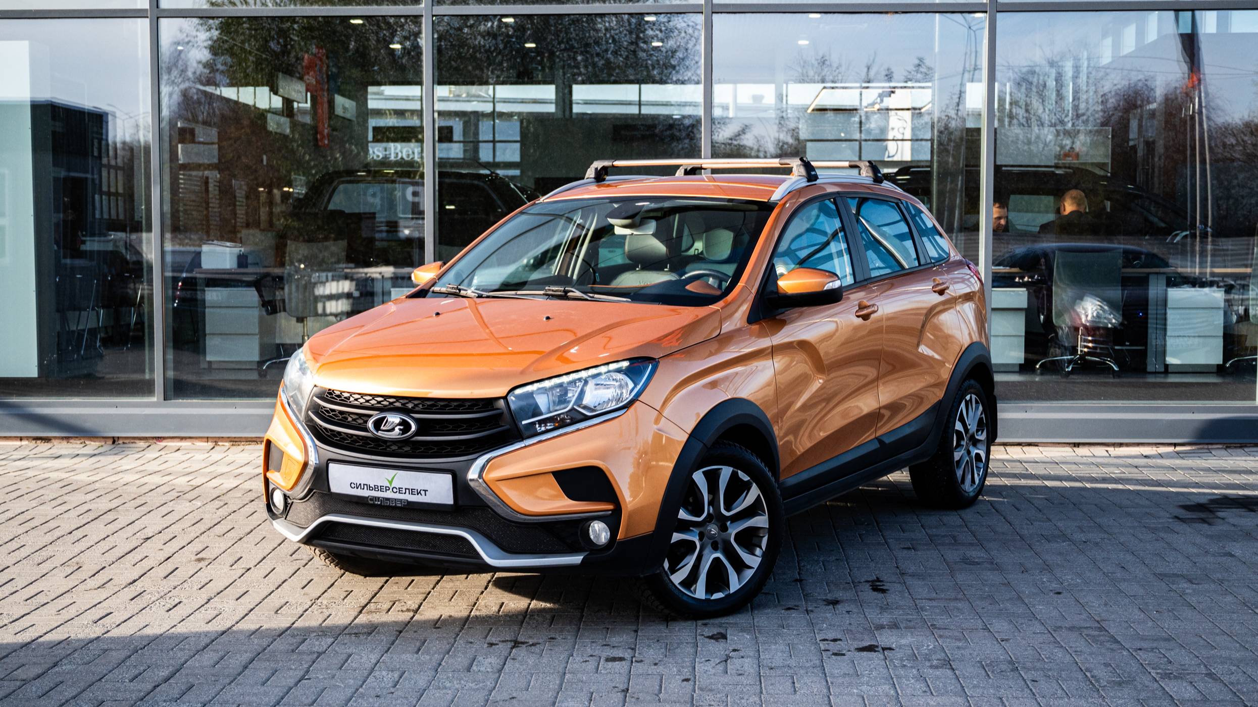 LADA XRAY Золотисто-охристый смотреть онлайн