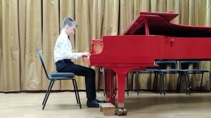 Игорь Николаев-  Снежный единорог с голубыми глазами.