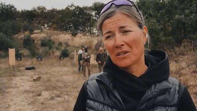 Учебка: Стрельба из ружья 12 калибра — стойка, перезарядка, стрельба в движении и работа в группе смотреть онлайн