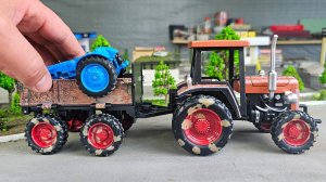 Старый ржавый трактор везет синий трактор. Про машинки