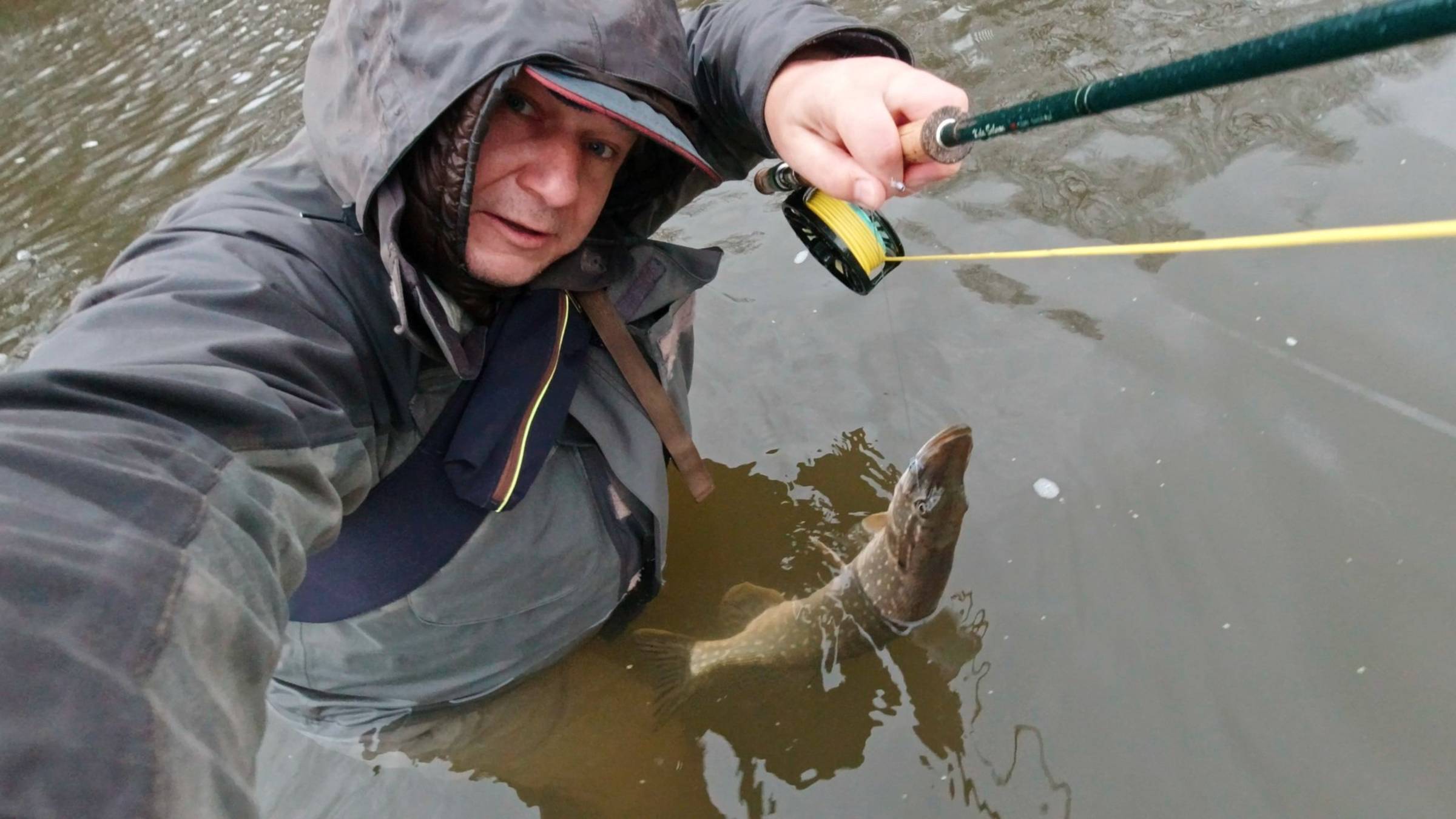 Можно ли забросить большой щучий стример свитчём 5 класса от Kola Salmon ? Оказывается можно... смотреть онлайн