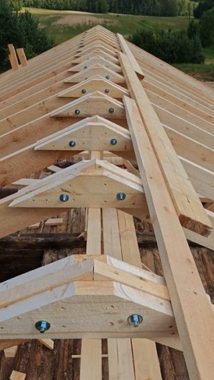 Сделаем крышу, подшивка свесов, водосточная система. Поможем с выбором и доставим все необходимые ма