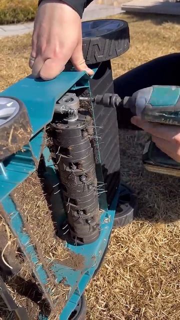 Скарификатор для газона Makita в действии 😉 смотреть онлайн