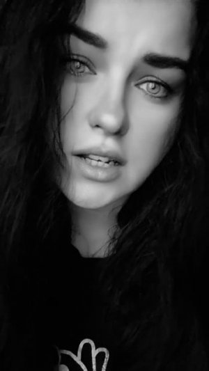 Очередь, - Татьяна Олексийчук Стояла очередь за радостью... Там продавались чудеса...