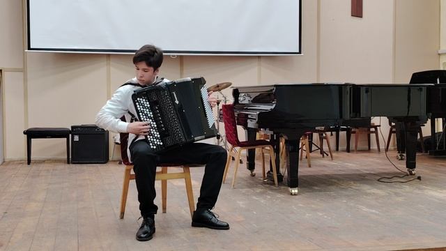 А.Бах.Трехголосная фуга  До мажор. Дикусаров . Романс. Ю. Гаврилов. Скорый поезд.