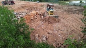 Проект 1: Часть 5 - Бульдозер Komatsu D61EX, толкает камни и выравнивает землю.