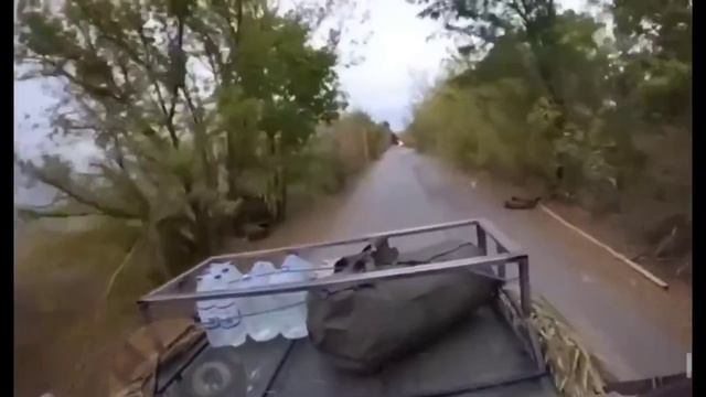 Война как есть - российская дорога снабжения. Борьба против украинских дронов и эвакуация раненого. смотреть онлайн