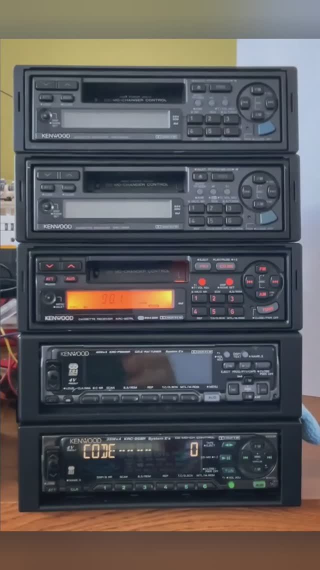 Какие же все разные были автомагнитолы раньше! смотреть онлайн