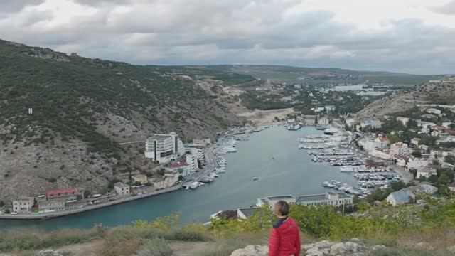 Круговой вид с горы возле крепости в Балаклаве (Крым). смотреть онлайн