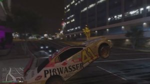 Как в GTA 5 старовать с прыжка (встовать в козла) на машине .