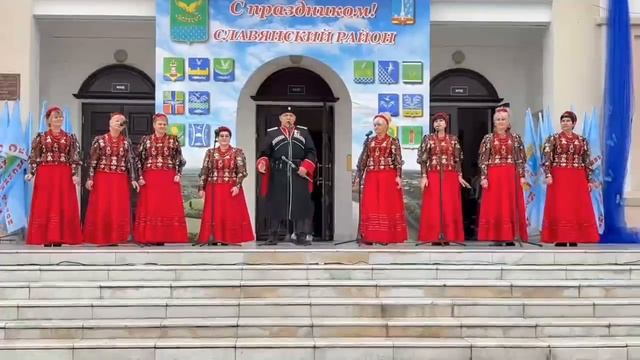 Поёт Народный вокальный ансамбль 