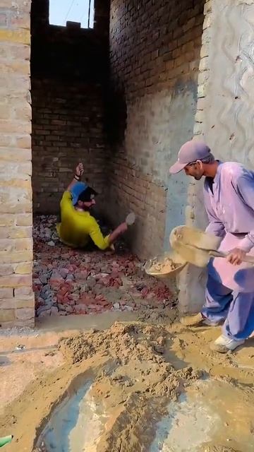 Это настоящие штукатуры, новые технологии.