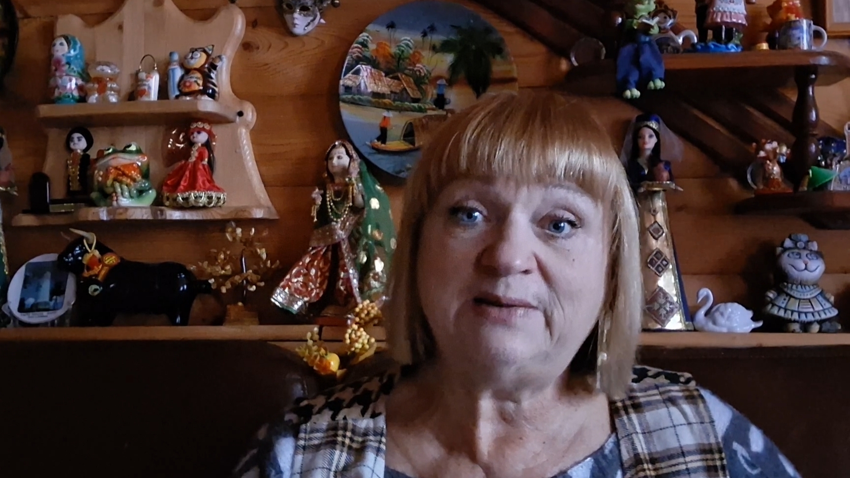 А зачем она все это терпит??? смотреть онлайн