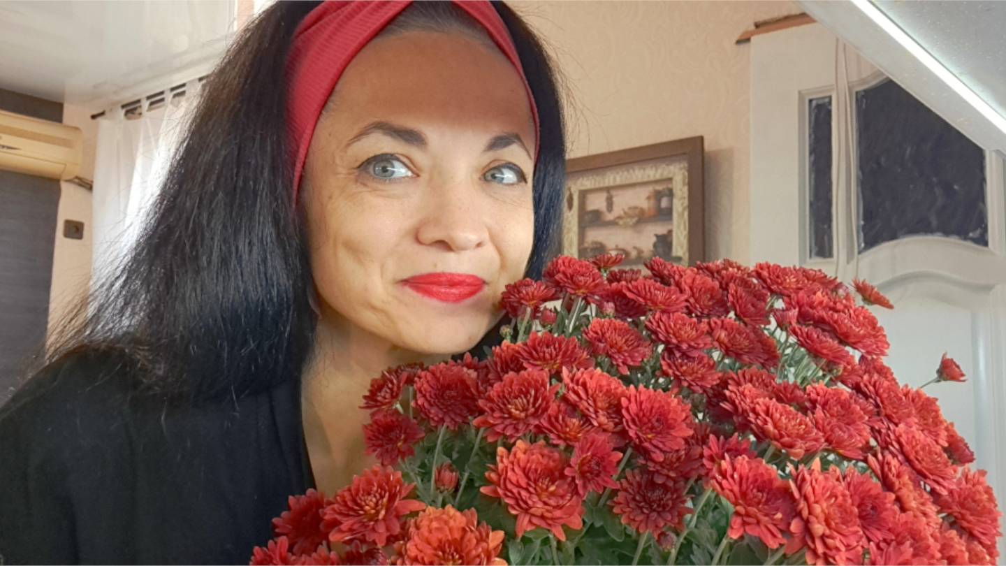 Были на рынке! Потом ездили с собачками на участок! Пересаживала клубнику! Доставка продуктов!🤗 смотреть онлайн