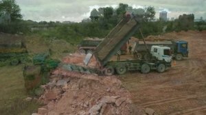 Проект 1: Часть 3 - бульдозер толкает камни, самосвал разгружает камни и грунт.