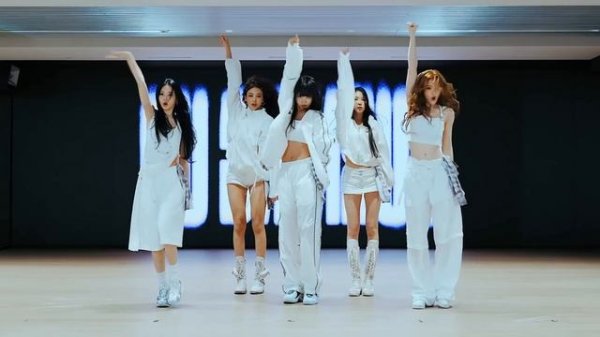 MEOVV- BURNING UP dance practice mirrored