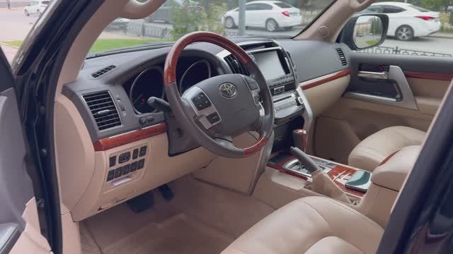 Toyota LC 200 2012-13 Рестайлинг пробег 80 тысяч км.!