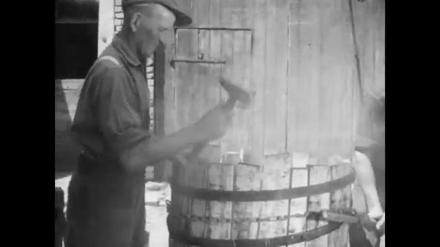 Работа бондарей. Старая школа смотреть онлайн