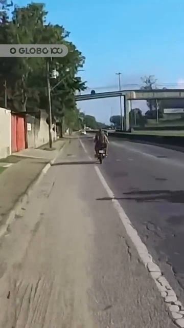 #Бразилия #ДТП Работа бразильского полицейского мотопатруля смотреть онлайн