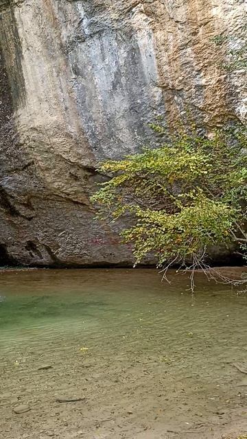 Водопад Козырëк на горном ручье Кобалар-Су.