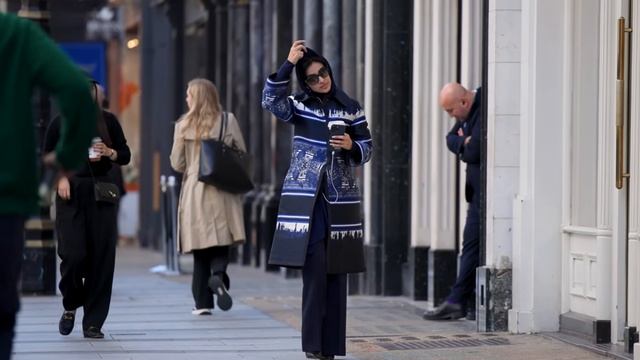 📍 STREET STYLE в ЛОНДОНЕ. Осенняя элегантность уличного стиля 2025 смотреть онлайн