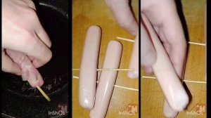 Жареные сосиски на сковороде с беконом на палочке