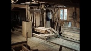 Лесопилка с водяным приводом. Старая школа.