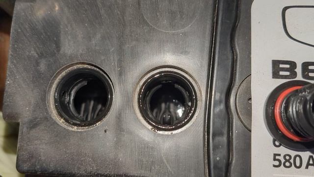 Уровень электролита в аккумуляторе Зубр на автомобиле Belgee X50 после 14 месяцев с дня покупки авто