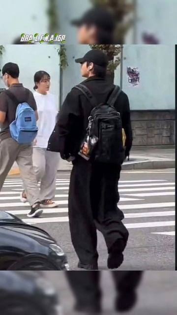 Эпизод 496 Чонгук без охраны. Почему это не я встретила Чонгука на улице Сеула 😔!? смотреть онлайн