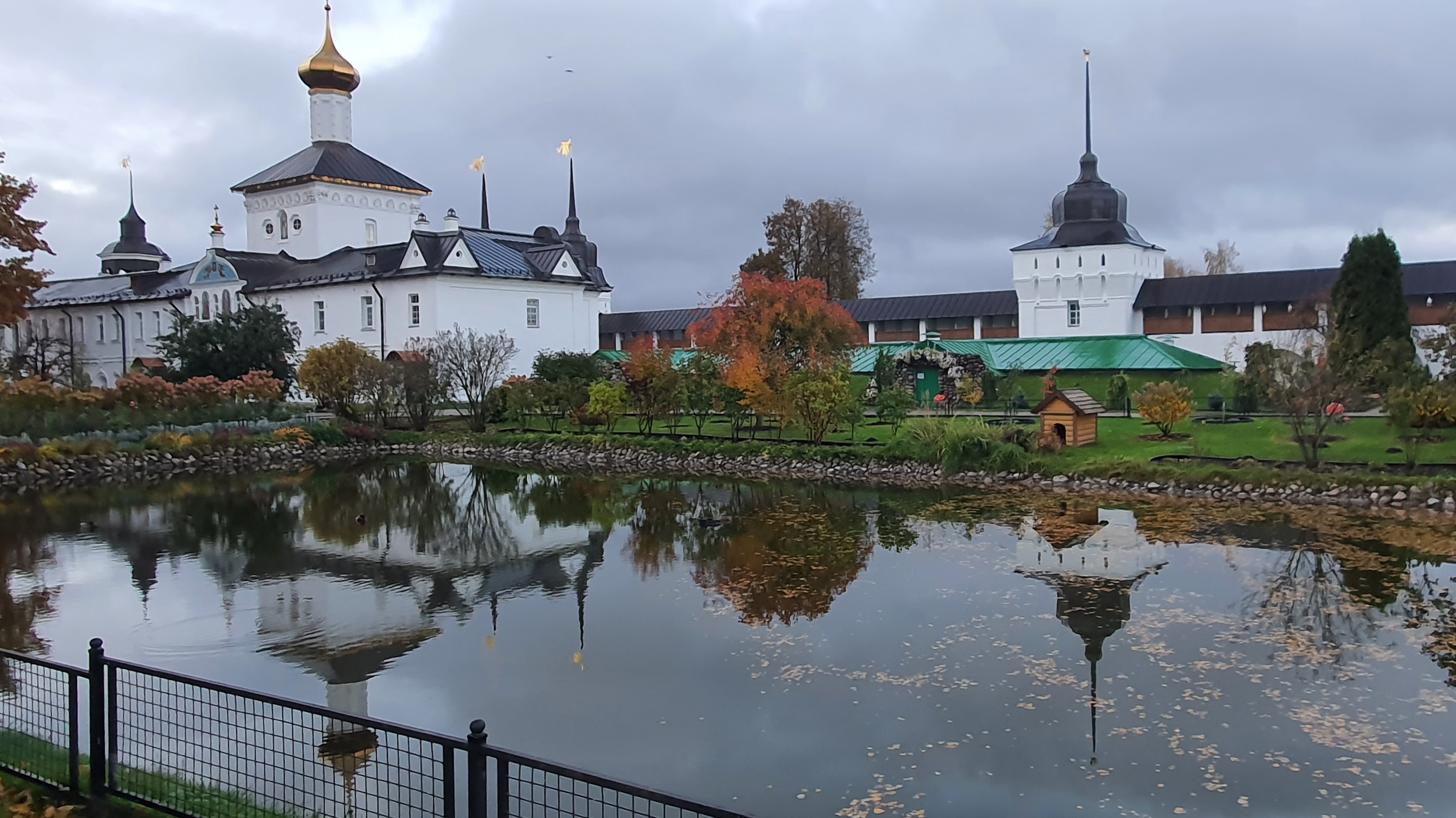 Свято-Введенский Толгский женский монастырь, основан как мужской в 1314 году.. смотреть онлайн