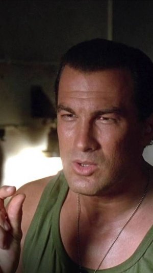 Как Стивену Сигалу досталось роль в фильме «В Осаде» 1992 года? #кино