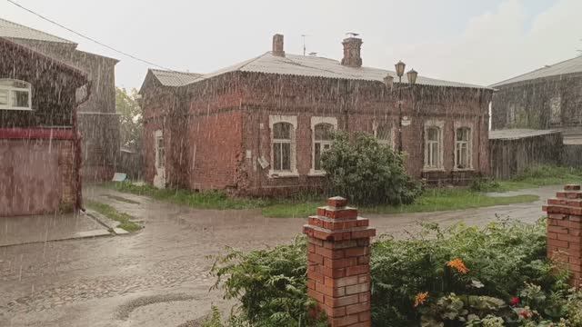 Сильный ливень в Томске (улица Бакунина). смотреть онлайн