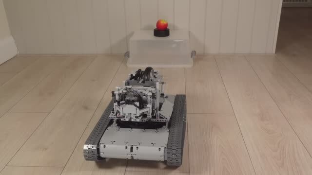 Строим Карточный Стреляющий Танк Lego | Building A Card Shooting Lego Tank смотреть онлайн
