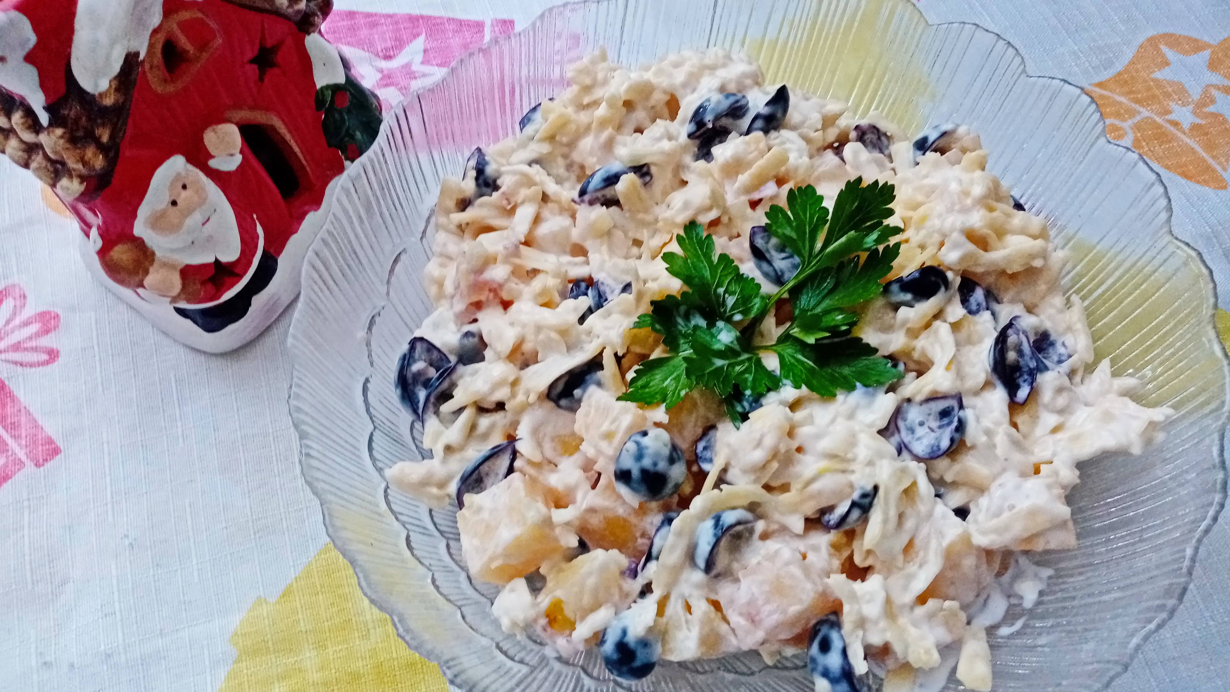 САЛАТ С АНАНАСОМ И ВИНОГРАДОМ смотреть онлайн