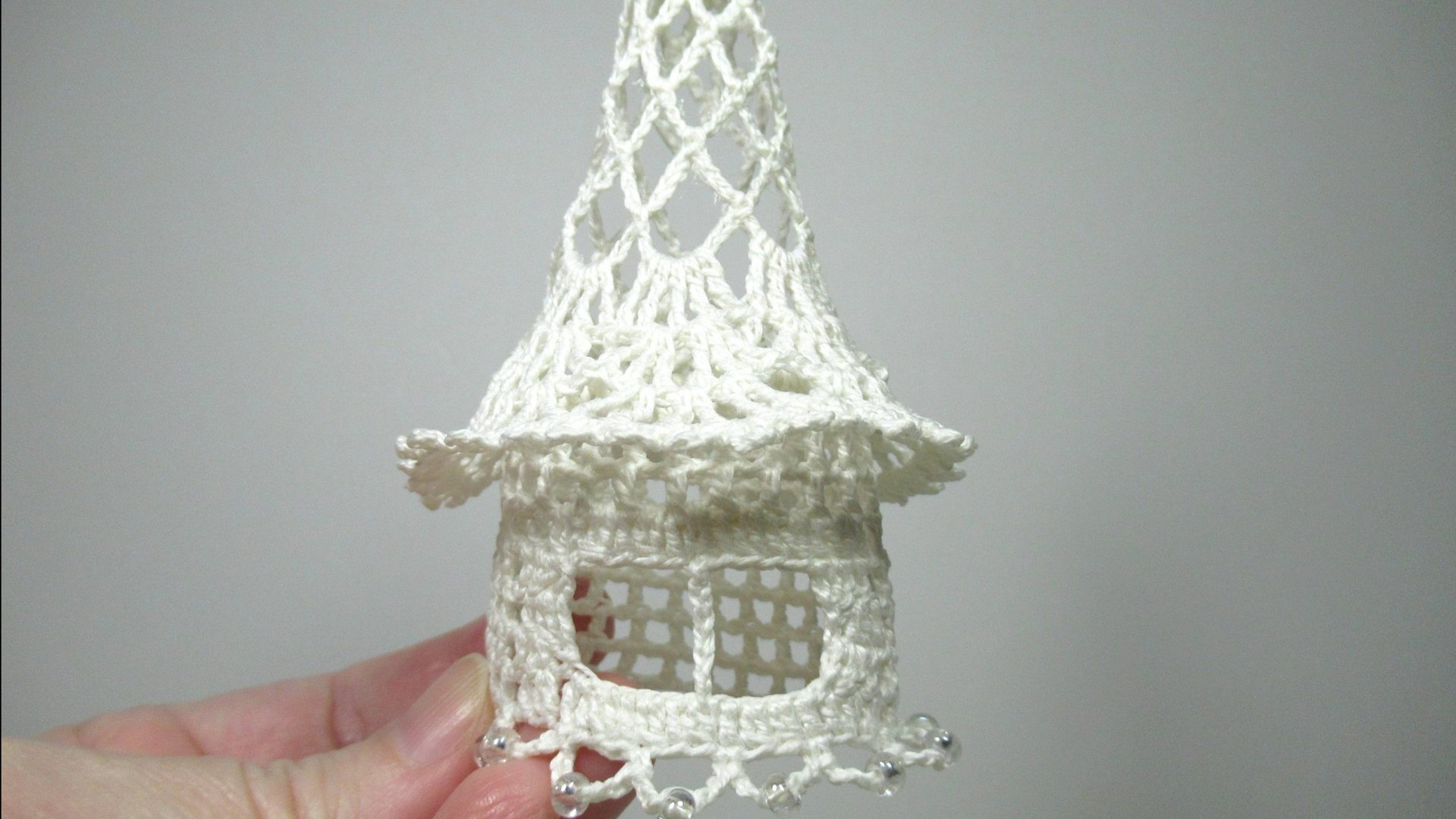 Продолжаю вязать стены колокольчика в виде снежного домика. Часть 2 смотреть онлайн