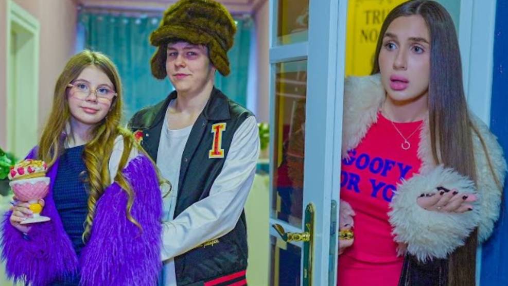 Дана ВЛЮБИЛАСЬ! Диана в шоке - у сестры появился парень.