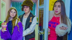 Дана ВЛЮБИЛАСЬ! Диана в шоке - у сестры появился парень.