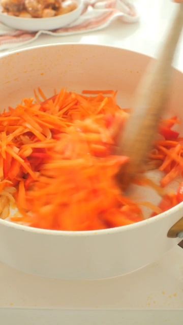 Запеченная гречка с курицей и овощами 🥰 смотреть онлайн
