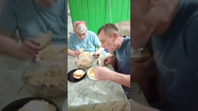 Приятного аппетита 😋 смотреть онлайн