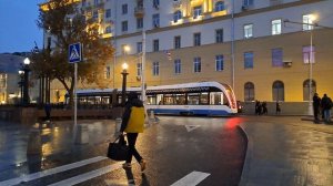 Трамвай 31204 и 31382 71-931М «Витязь-М» разворачиваются на Чистых прудах