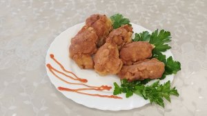 Куриные крылышки в кляре на сковороде с хрустящей корочкой.